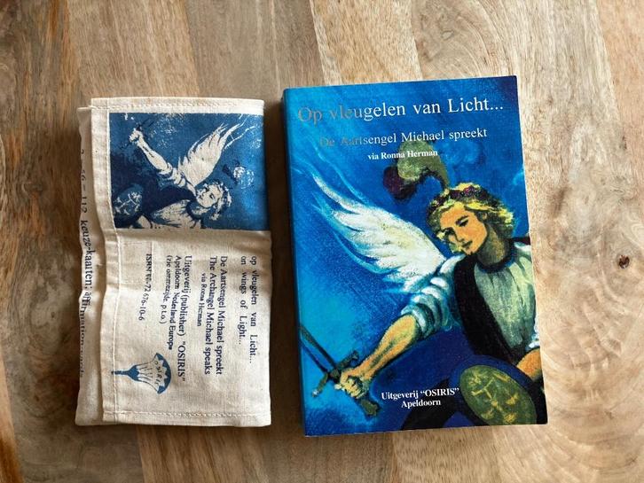 Op vleugelen van licht - set Boek/kaarten Archangel Michael, Boeken, Esoterie en Spiritualiteit, Zo goed als nieuw, Achtergrond en Informatie