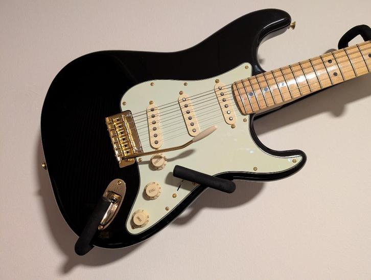 Fender "Limited Player Stratocaster Black, Gold Hardware", Muziek en Instrumenten, Snaarinstrumenten | Gitaren | Elektrisch, Nieuw