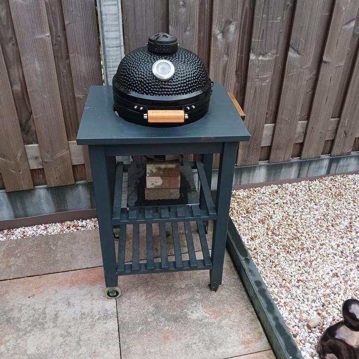 BBQ / Egg in keukentrolley., Tuin en Terras, Houtskoolbarbecues, Gebruikt, Ophalen