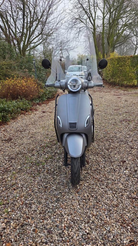 IVA Lux Electric scooter met hoes en slot, Fietsen en Brommers, Brommeronderdelen | Snorfietsen, Overige merken, Overige typen