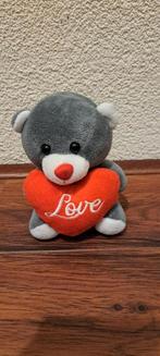 Donker grijs beertje met hart (Love) 12 cm., Ophalen of Verzenden, Zo goed als nieuw, Beer