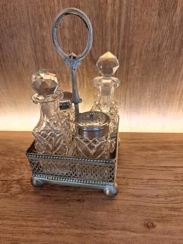 Antieke kristallen tafel set
Cruetset azijn  olie peper en z beschikbaar voor biedingen