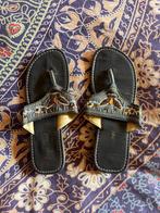 Super leuke teenslippers met vlinders maat 36 nu 14€, Kleding | Dames, Schoenen, Slippers, Noidea, Zwart, Ophalen of Verzenden