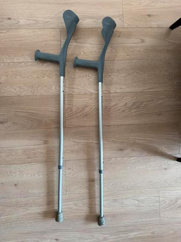 Gebruikte loopkrukken beschikbaar voor biedingen