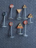 Dinky toys england "verkeersborden" kp474, Antiek en Kunst, Ophalen of Verzenden