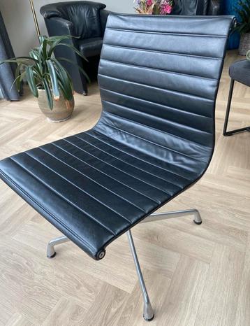 Aemes Vitra EA106 beschikbaar voor biedingen