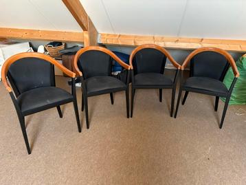 Gratis 4 stoelen.