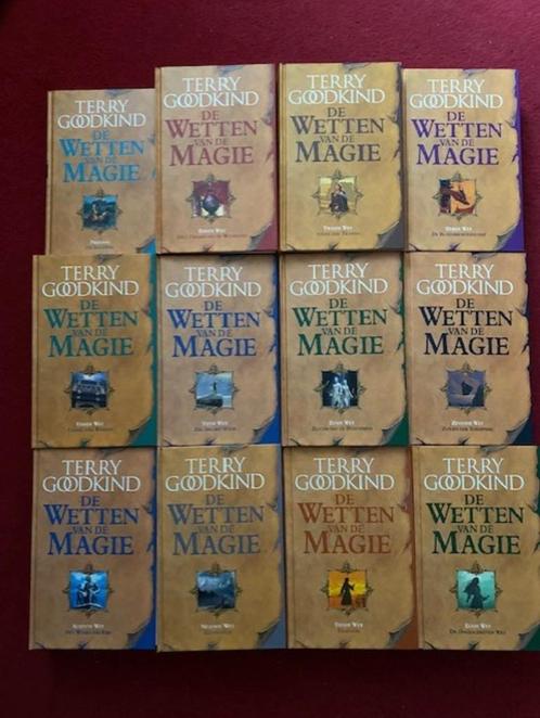 TERRY GOODKIND DE WETTEN VAN DE MAGIE DE COMPLETE SERIE IN Z, Boeken, Fantasy, Ophalen of Verzenden