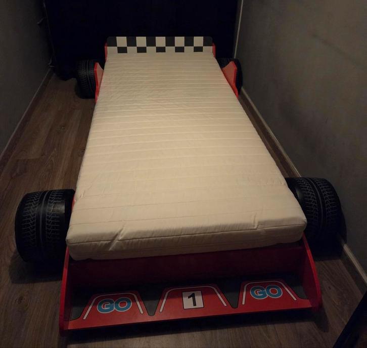 1 persoons Kinderbed race auto, Huis en Inrichting, Slaapkamer | Bedden, Zo goed als nieuw, Eenpersoons, 90 cm, Hout, Ophalen