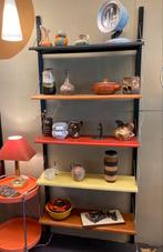 Kleurig vintage wandsysteem, met mooie gebogen planken, Ophalen, Zo goed als nieuw