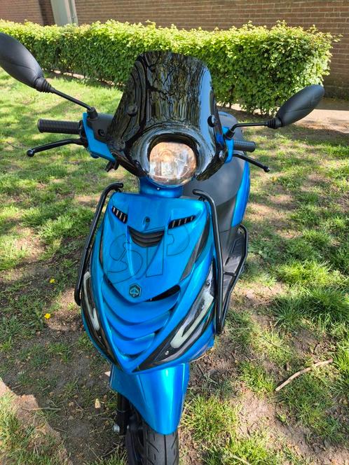 Z.G.A.N. Piaggo Zip SP full options Snor brommer, Fietsen en Brommers, Scooters | Piaggio, Zo goed als nieuw, Zip, Ophalen