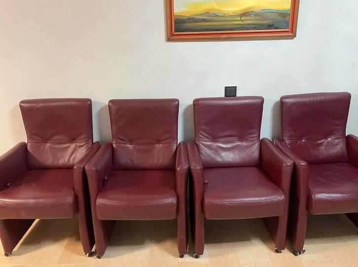 6 leren eetkamerstoelen met wieltjes, Huis en Inrichting, Stoelen, Zo goed als nieuw, Leer, Rood, Ophalen