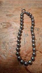 Grijze parelketting  stoer, Sieraden, Tassen en Uiterlijk, Kettingen, Ophalen of Verzenden, Zo goed als nieuw, Grijs, Overige materialen