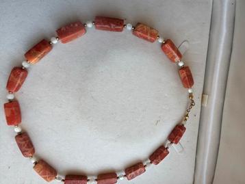 Nieuwe  Koraal Ketting  met parelmoer kralen - Jaren '70 beschikbaar voor biedingen