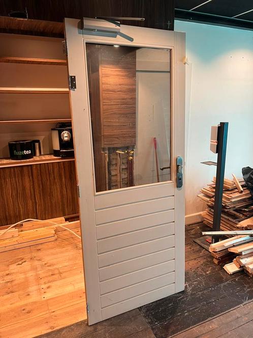 Massieve deur met glas – incl. dranger en horeca geschikt, Doe-het-zelf en Verbouw, Deuren en Horren, Zo goed als nieuw, Buitendeur