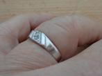 zilveren ring met heldere steentjes [669], Verzenden, Zo goed als nieuw, 17 tot 18, Dame