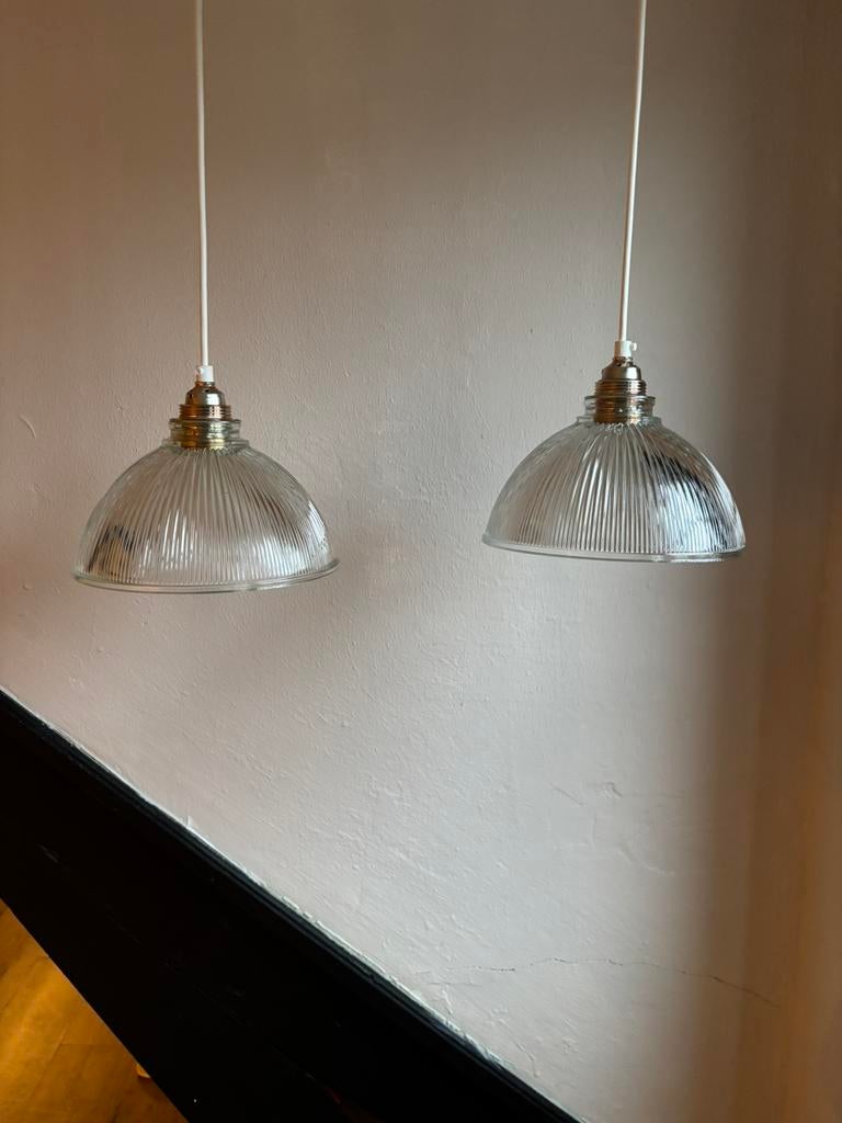 Vintage set 2 medium holophane glazen hanglampen, Huis en Inrichting, Lampen | Hanglampen, Zo goed als nieuw, Minder dan 50 cm