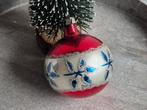 Vintage kerstbal rood wit blauw 574, Diversen, Kerst, *, Gebruikt, *, Ophalen of Verzenden