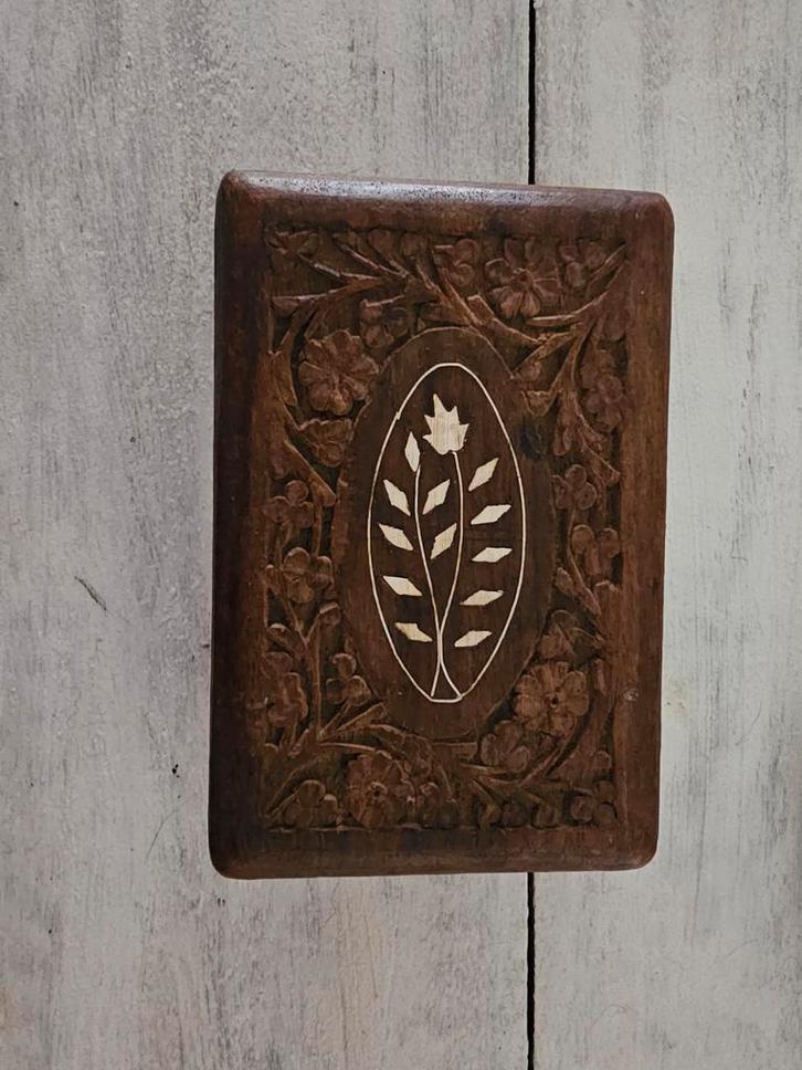 Handgesneden Houten Sieradendoosje, Antiek en Kunst, Antiek | Woonaccessoires, Ophalen of Verzenden