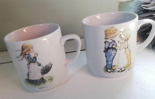 Twee vintage Holly Hobbie bekers van Monopoli, Huis en Inrichting, Keuken | Servies, Zo goed als nieuw, Kop(pen) en/of Schotel(s)