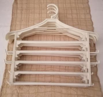 Vintage kleding-/broekhangers kunststof, per stuk  € 7,50 beschikbaar voor biedingen