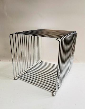 Verner Panton design bijzettafel Wire Cube beschikbaar voor biedingen
