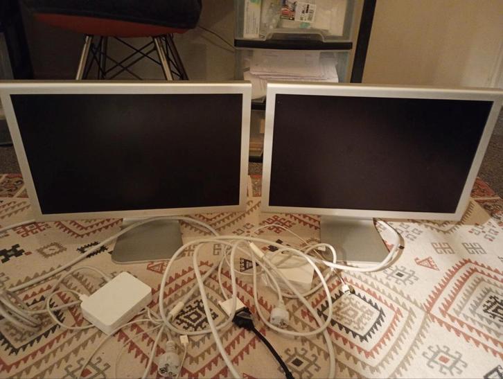 2 x Apple A1081 monitor met 2x HDMI-verloopstuk, Computers en Software, Monitoren, Gebruikt, 60 Hz of minder, DVI, HDMI, Thunderbolt
