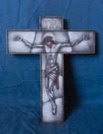 Gebrandschilderd opaline kruisbeeld Gebrs Paridon Amsterdam, Ophalen of Verzenden