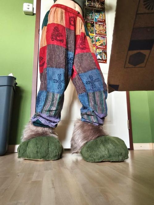 Fursuit feetpaws! (ZO SNEL MOGELIJK WEG), Diversen, Sinterklaas, Zo goed als nieuw, Ophalen of Verzenden