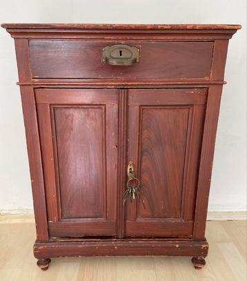 Leuk brocante kastje beschikbaar voor biedingen