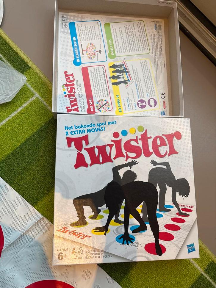 Twister Spel - Lekker in de knoop!, Hobby en Vrije tijd, Gezelschapsspellen | Bordspellen, Gebruikt, Drie of vier spelers, Ophalen of Verzenden