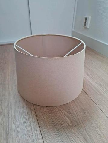 Mooie grote beige, zandkleurige lampenkap  beschikbaar voor biedingen