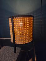 Stijlvolle Tafellamp met Rotan Kap, Vintage, Hout, Ophalen of Verzenden, Zo goed als nieuw