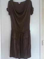 Nieuwe taupe kleurige jurk. Mt 34, Overige kleuren, Ophalen of Verzenden, Zo goed als nieuw, Maat 34 (XS) of kleiner