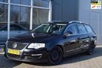 Volkswagen Passat Variant 1.6 FSI Highline Business | Clima, Auto's, Volkswagen, Gebruikt, Zwart, 4 cilinders, Navigatiesysteem