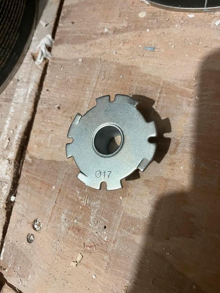 Bosch frees 18mm + kopieerring 24mm - Zo goed als nieuw, Doe-het-zelf en Verbouw, Gereedschap | Freesmachines, Zo goed als nieuw