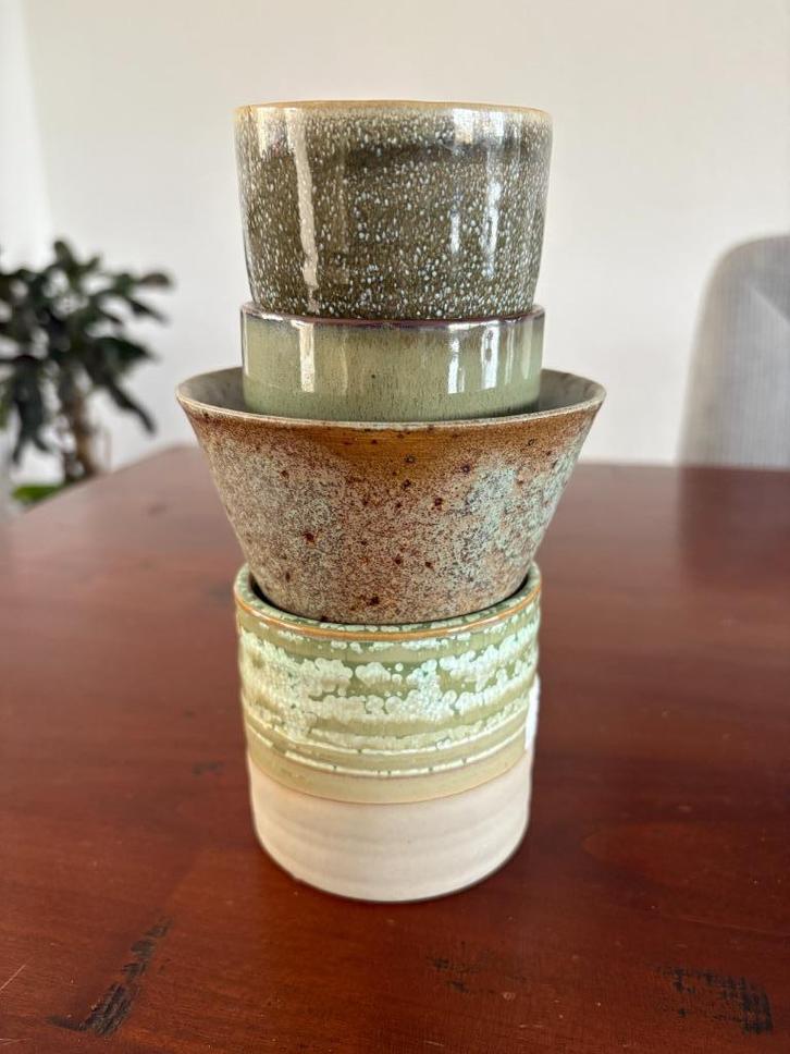 4 kleine aardewerk planten potjes groen/bruin – set, Huis en Inrichting, Woonaccessoires | Vazen, Zo goed als nieuw, Groen, Minder dan 50 cm