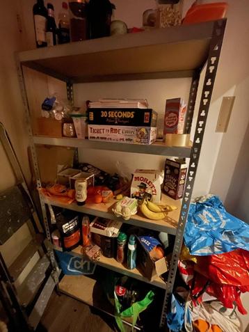 Grote stellingkast beschikbaar voor biedingen