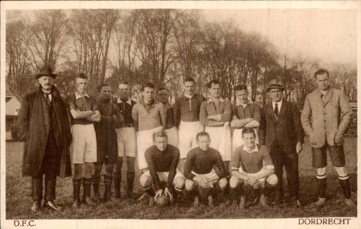 Dordrecht - D.F.C. - Voetbalteam, Verzamelen, Ansichtkaarten | Nederland, Ongelopen, Zuid-Holland, Voor 1920, Ophalen of Verzenden
