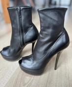 Gucci boots, size 36,5, Kleding | Dames, Schoenen, Hoge laarzen, Zwart, Ophalen of Verzenden, Zo goed als nieuw