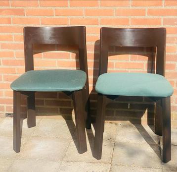 Set van 2 brutalist midcentury vintage wenge stoelen beschikbaar voor biedingen