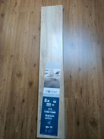 Premium laminaat Montmelo natuur eik 8 mm met v groef  beschikbaar voor biedingen
