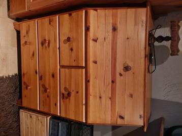 Grenen secretaire  beschikbaar voor biedingen