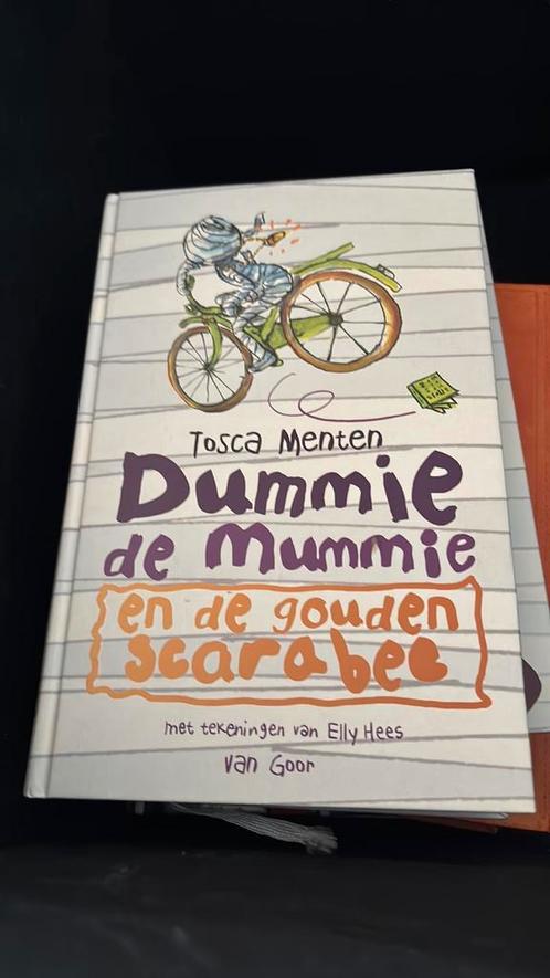 Tosca Menten - Dummie de mummie en de gouden scarabee, Boeken, Kinderboeken | Jeugd | onder 10 jaar, Zo goed als nieuw, Ophalen