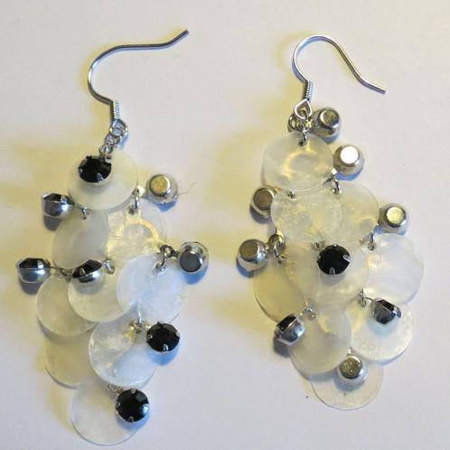 oorbellen met paarlemoer en mooie versieringen, Sieraden, Tassen en Uiterlijk, Oorbellen, Nieuw, Hangers, Overige materialen, Wit