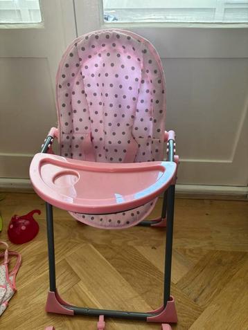 Babystoeltje voor een pop beschikbaar voor biedingen