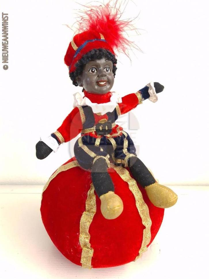 Authentieke etalage zwarte Piet pop op fluwelen bal - 20cm, Diversen, Sinterklaas, Nieuw, Verzenden