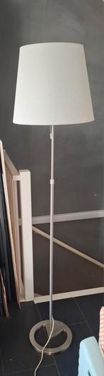 Ikea Nyfors staande lamp, Huis en Inrichting, Lampen | Vloerlampen, Ophalen of Verzenden, Zo goed als nieuw, Stof, Modern
