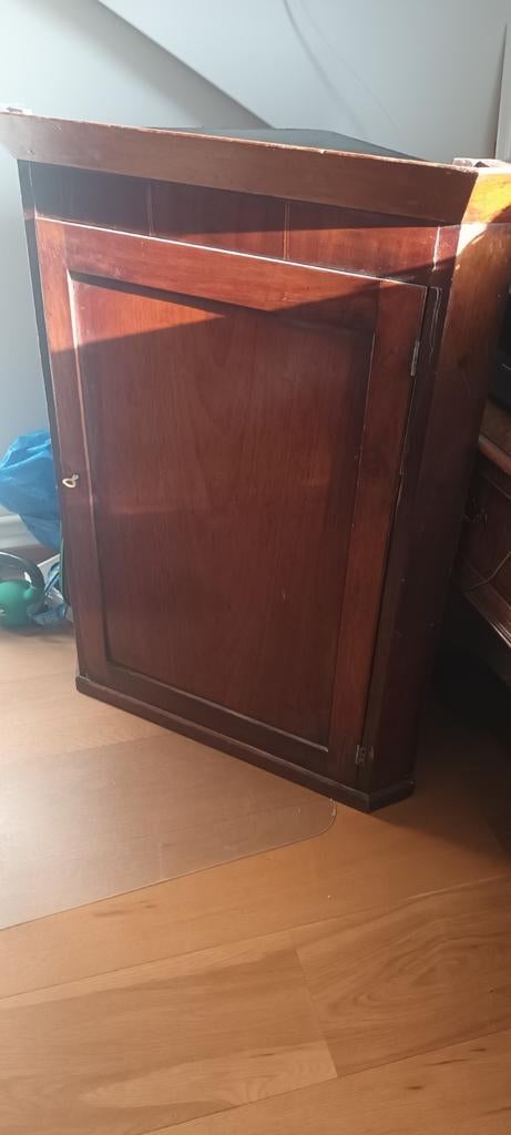 Antieke hoekkast van kersenhout, Antiek en Kunst, Antiek | Meubels | Kasten, Ophalen