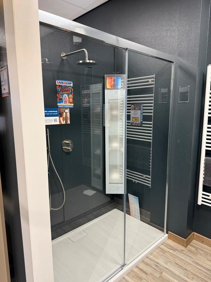 Schuifdeur in nis - Douchecabine, Huis en Inrichting, Badkamer | Complete badkamers, Zo goed als nieuw, Met douche, Ophalen